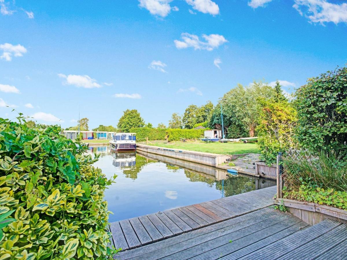 Waterfront Holiday Home With Jetty Boornzwaag over de Wielen ภายนอก รูปภาพ